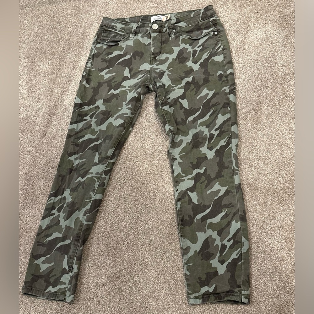 Royalty for Me Mid Rise Camouflage Print Pants